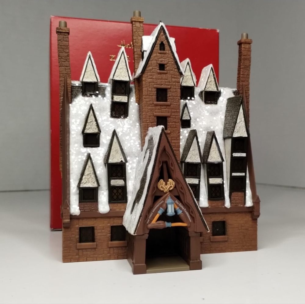Harry Potter 2021 The Three Broomsticks Ornament Hallmark Keepsake